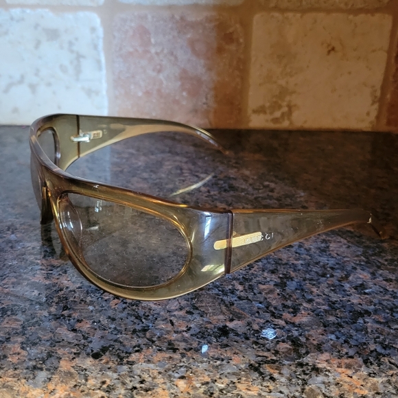 GUCCI Sunglasses with Case - Picture 2 of 9